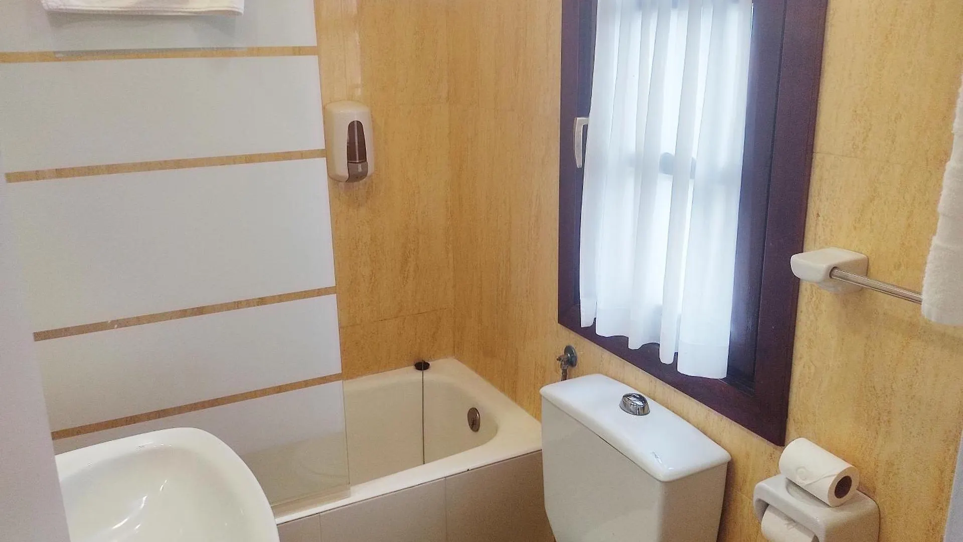 Habitaciones Triple Familiar Hotel Lauaxeta Mungia