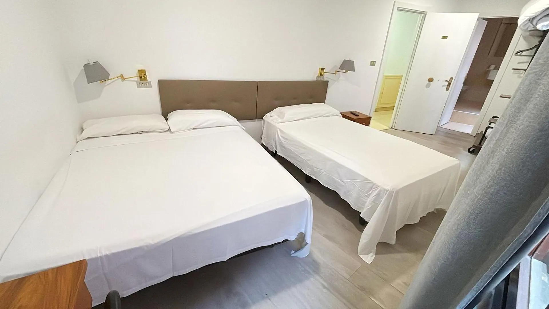 Habitaciones Triple Familiar Hotel Lauaxeta Mungia