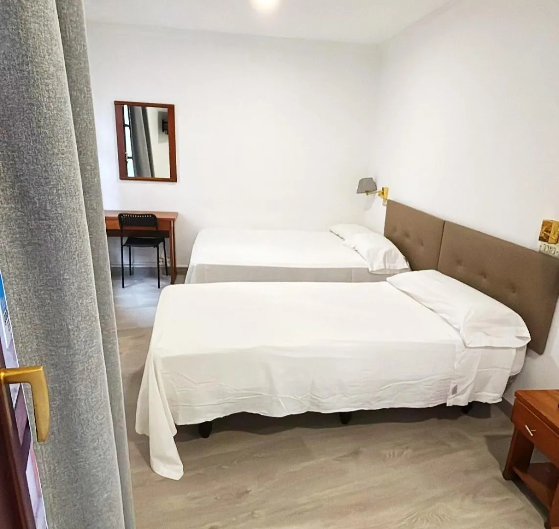 Habitaciones Triple Familiar Hotel Lauaxeta Mungia